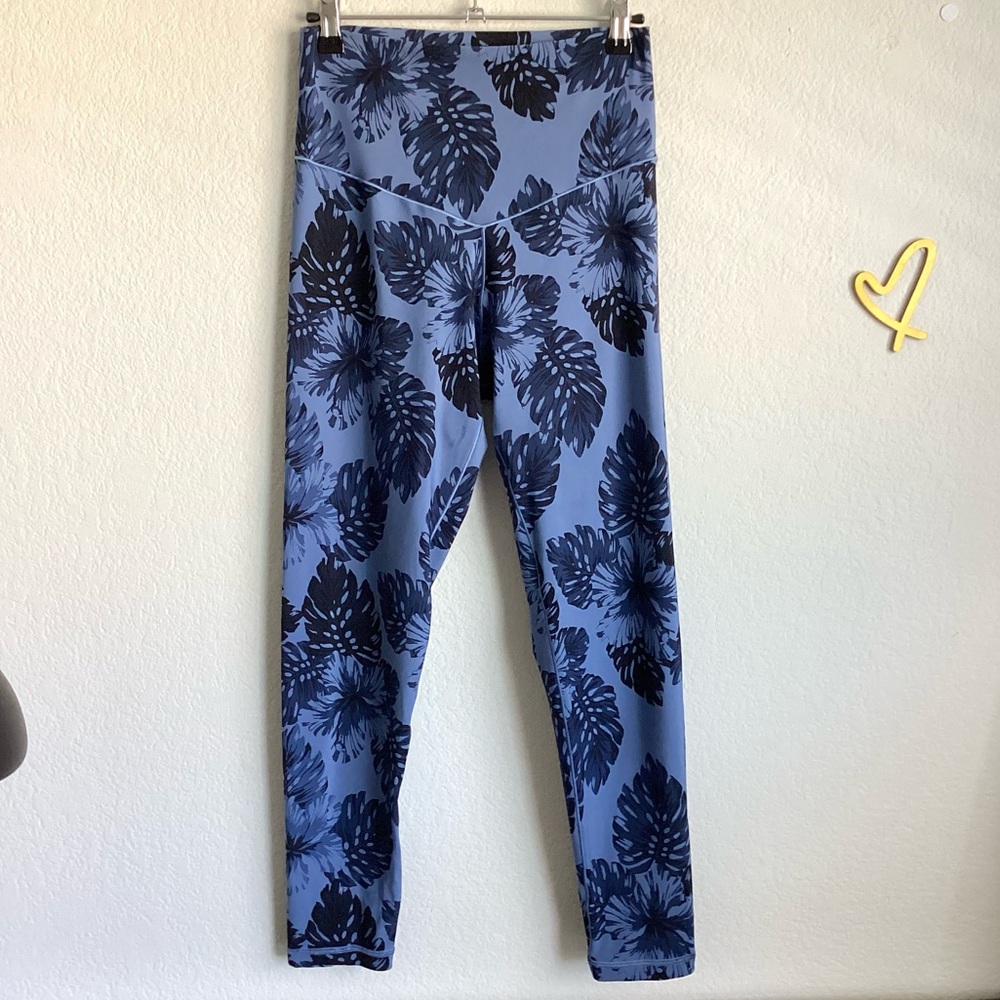 \Aerie\ Monstera Leaf High Rise Leggings